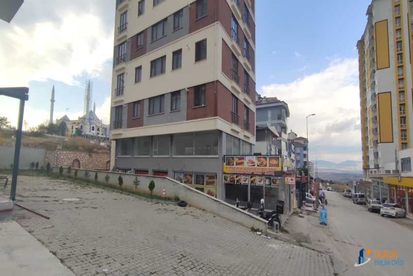 Doruk Emlak Ofisi > DORUK EMLAK OFİSİNDEN KUZEYKENT'DE ÜNİVERSİTE YAKININDA YURT APARMANI ALTINDA KİRALIK DÜKKAN