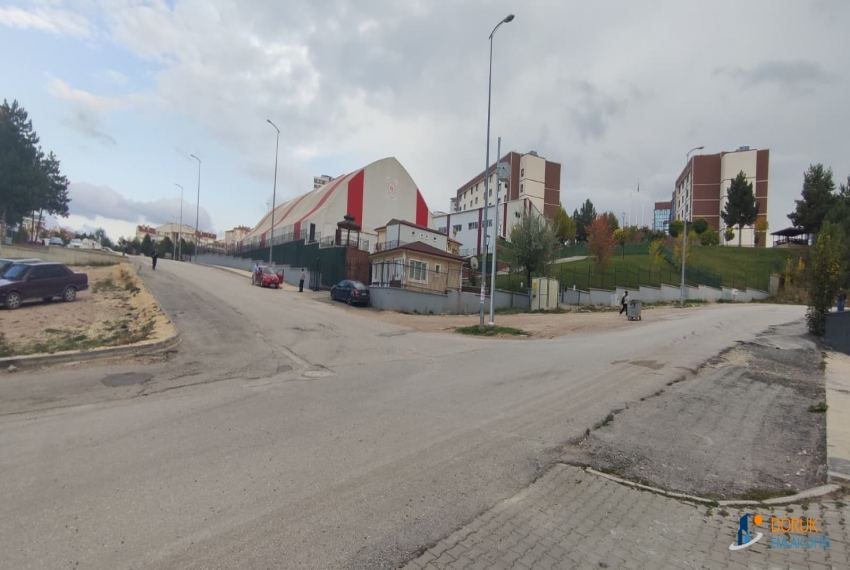 Doruk Emlak Ofisi > DORUK EMLAK OFİSİNDEN KUZEYKENT'DE ÜNİVERSİTE YAKININDA YURT APARMANI ALTINDA KİRALIK DÜKKAN