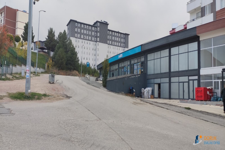 Doruk Emlak Ofisi > DORUK EMLAK OFİSİNDEN KUZEYKENT'DE ÜNİVERSİTE YAKININDA YURT APARMANI ALTINDA KİRALIK DÜKKAN