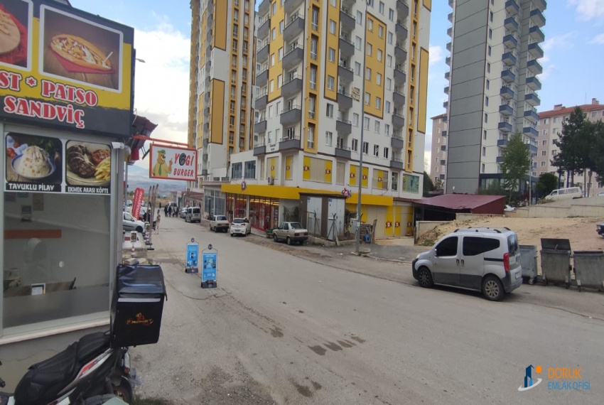 Doruk Emlak Ofisi > DORUK EMLAK OFİSİNDEN KUZEYKENT'DE ÜNİVERSİTE YAKININDA YURT APARMANI ALTINDA KİRALIK DÜKKAN
