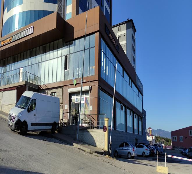 DORUK EMLAK OFİSİNDEN CANDAROĞULLARI MAHALLESİ HUKUKÇULAR İŞ MERKEZİNDE 1.500 M2 GENİŞ KİRALIK DÜKKAN