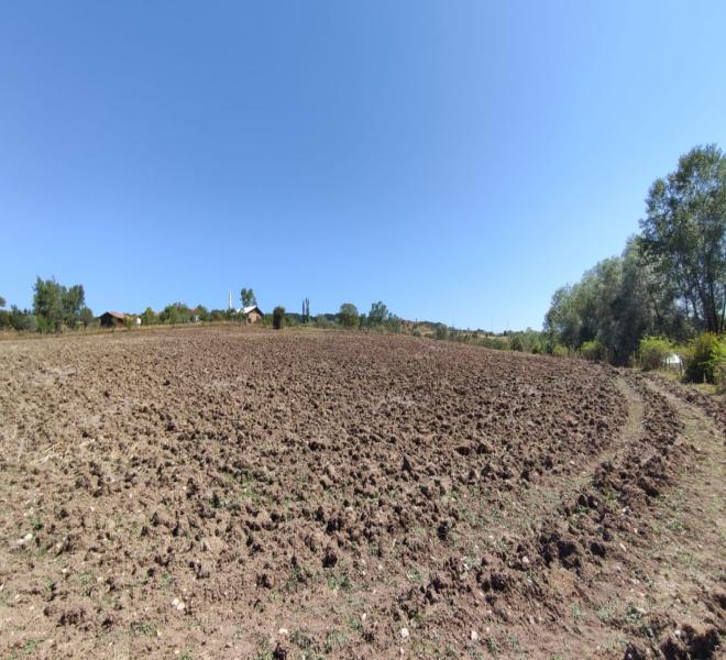 DORUK EMLAK OFİSİNDEN ANKARA YOLU ÜZERİ KAYI KÖYÜNDE KÖY YERLEŞİK ALANI İÇERİSİNDE 9.000 M2 SATILIK ARAZİ
