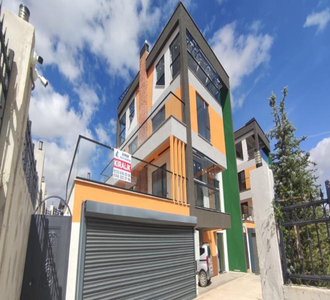 DORUK EMLAK OFİSİNDEN ALTINVADİ VİLLARINDA YÜZME HAVUZLU ILGAZ MANZARALI SÜPER LÜKS KİRALIK VİLLA